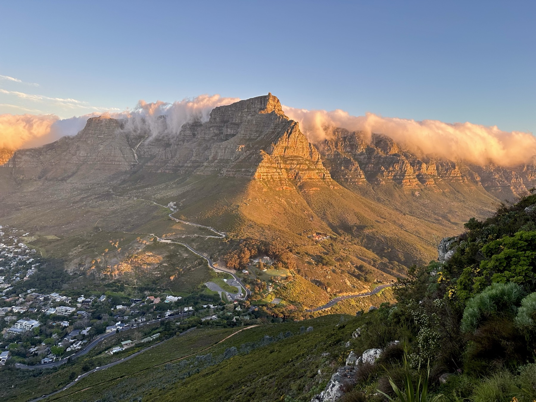 Table Mountain in Kapstadt mit Wolken